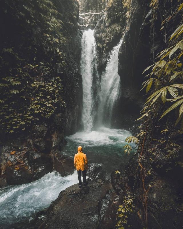 Gitgit Waterfall - Photo by @andybachtiar_