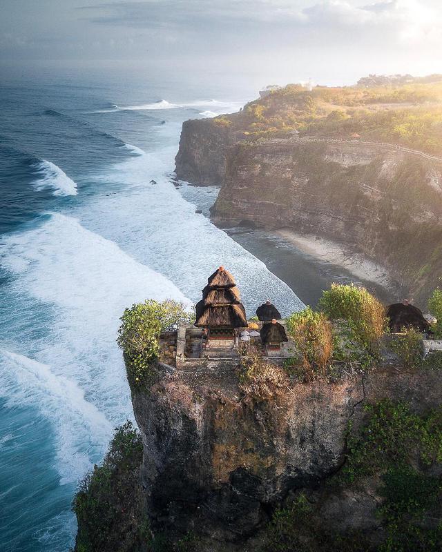 Uluwatu Temple - Photo by @mindz_eye