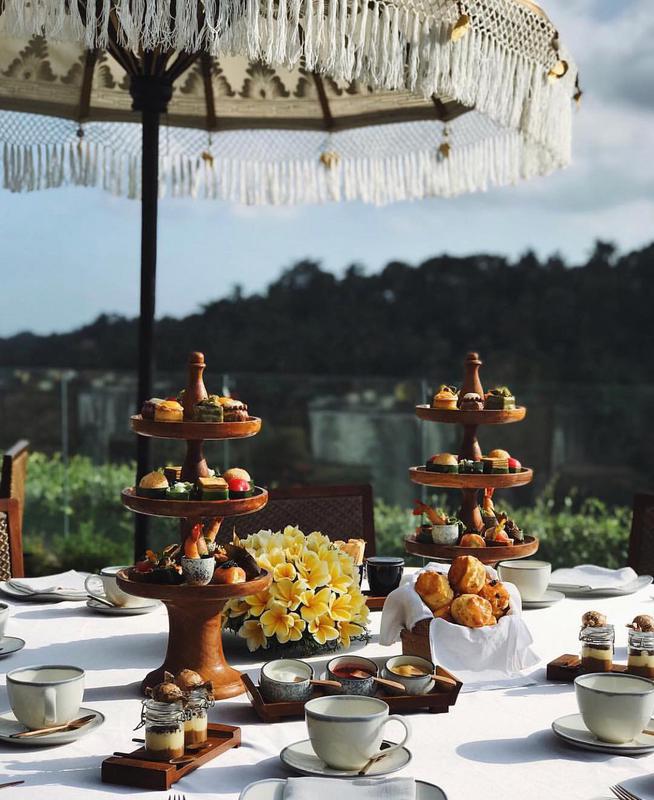 The Library At Mandapa A Ritz Carlton Reserve - Photo by @mandapareserve
