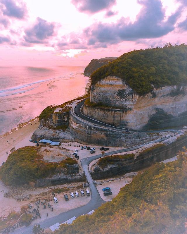 Melasti Beach - Photo by @sudarma_55