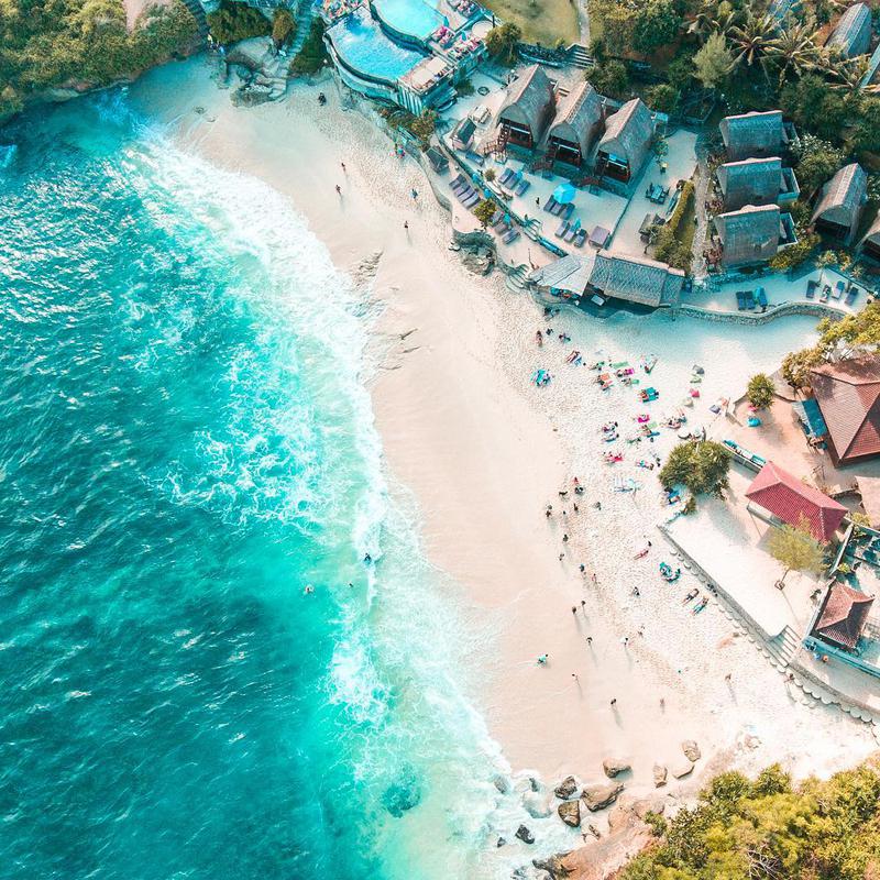 Dream Beach At Nusa Lembongan - Photo by @withoneeyeshut