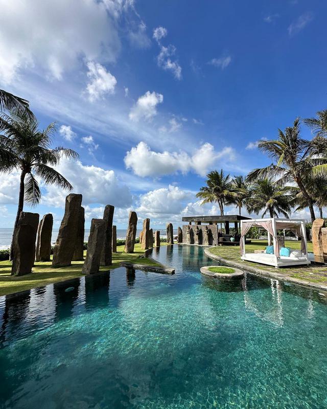 Standing Stones & Moonstone Beach Lounge