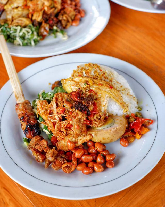 Nasi Ayam Kedewatan Ibu Mangku