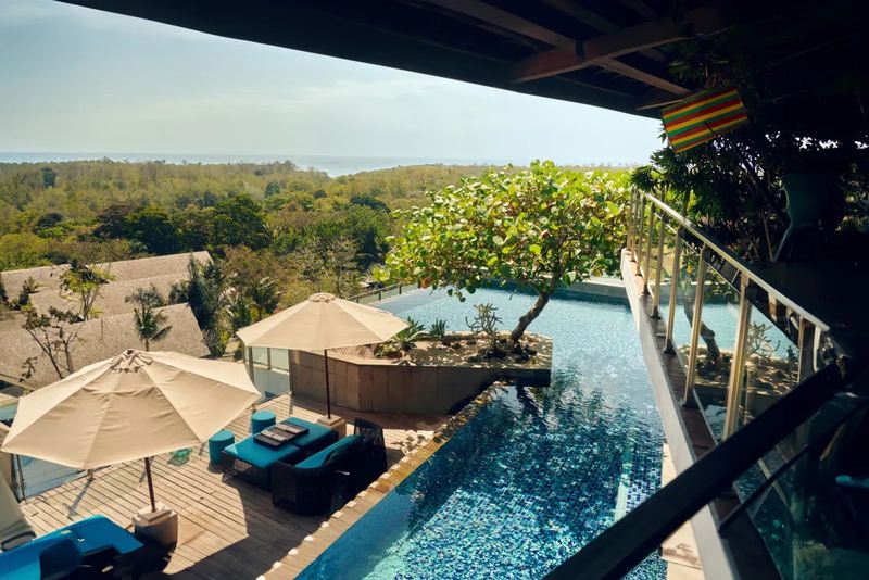 UNIQUE Rooftop Bar & Restaurant