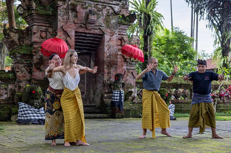 Learn traditional moves from Balinese dance masters