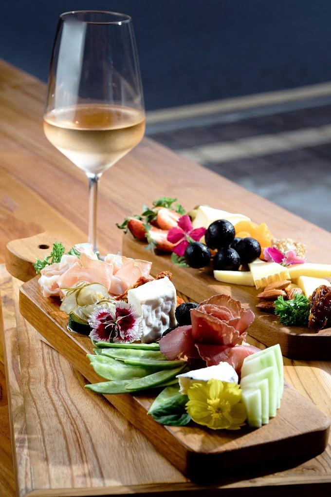 Belle Wine Bar & Grazing Boards - Photo by @bellewinebar