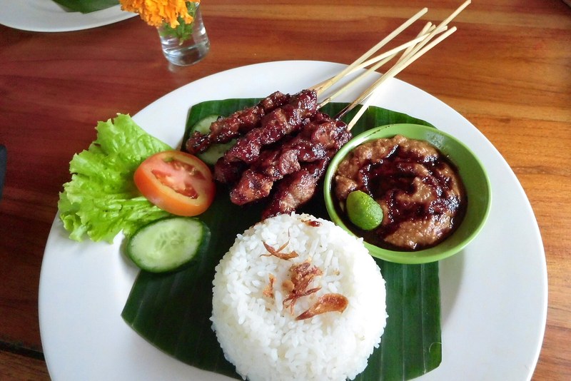 Sate Babi Bawah Pohon