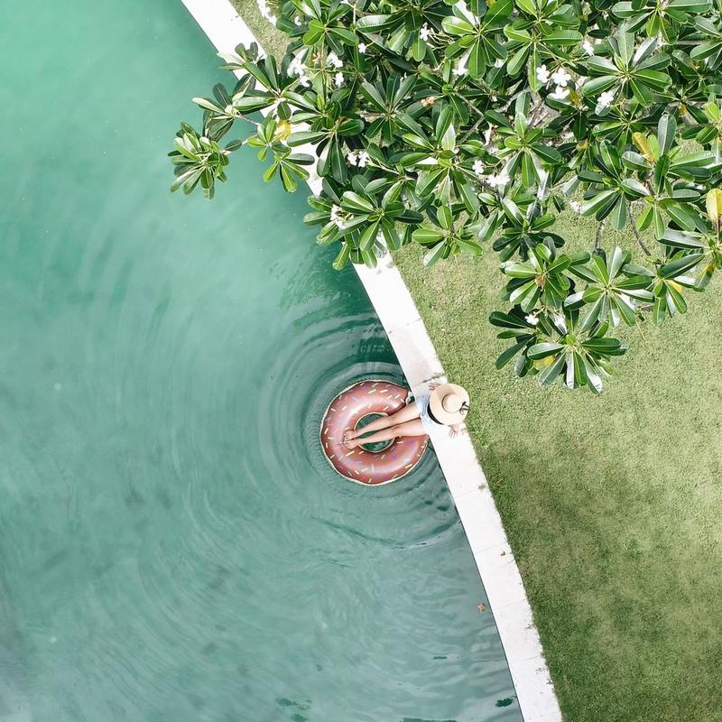 Travel On Budget Or Luxury - Photo by @balianavilla