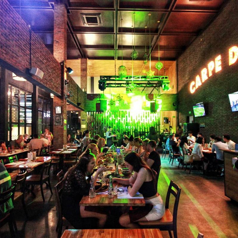 Romeos Bar & Grillery - Photo by @romeosbali